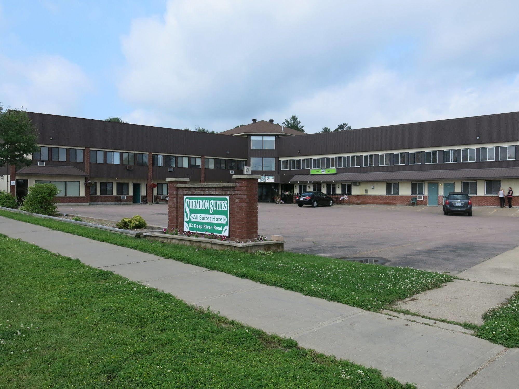 Shemron Suites Hotel Deep River Exterior foto
